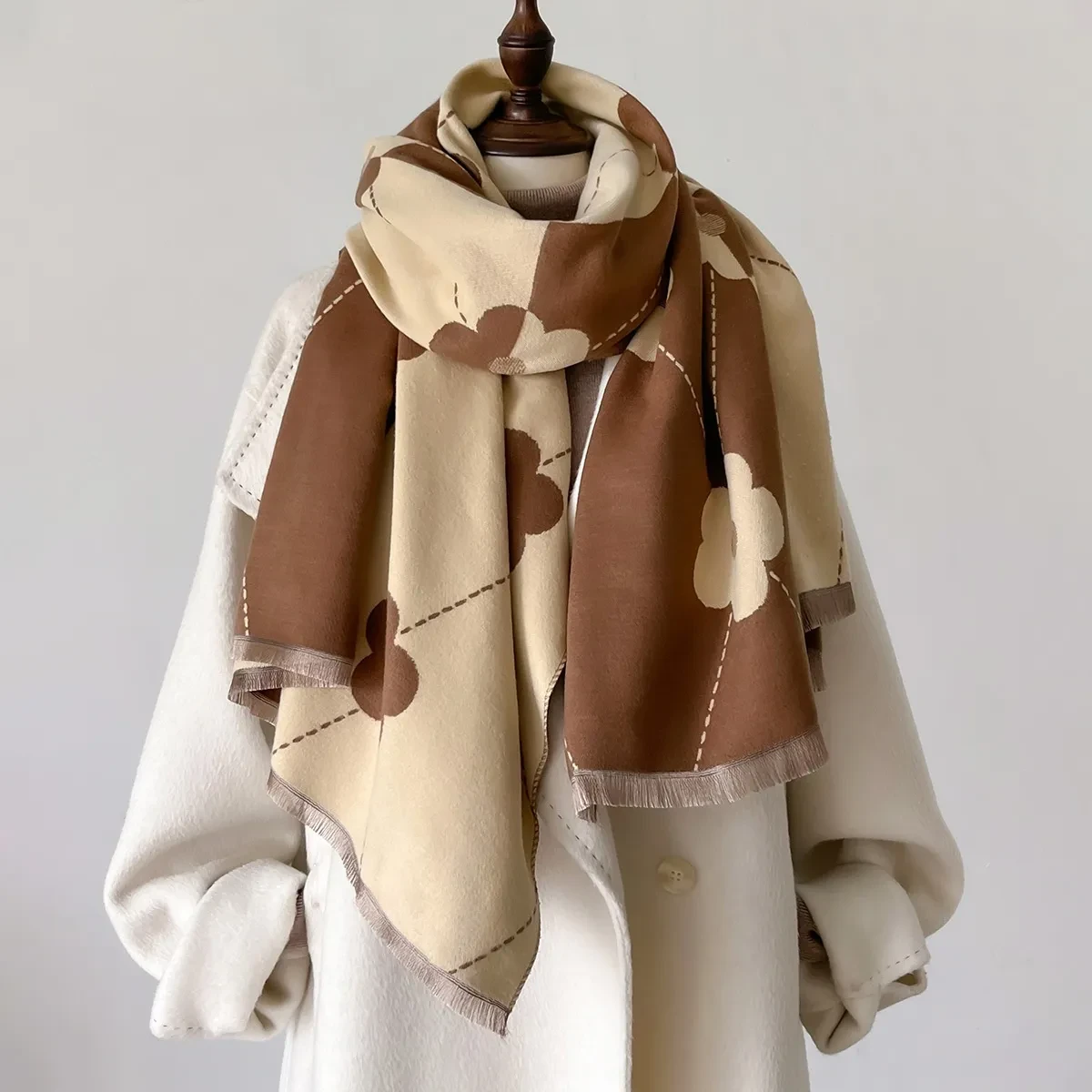 Cashmere Color Matching Line Warm Scarf Flower