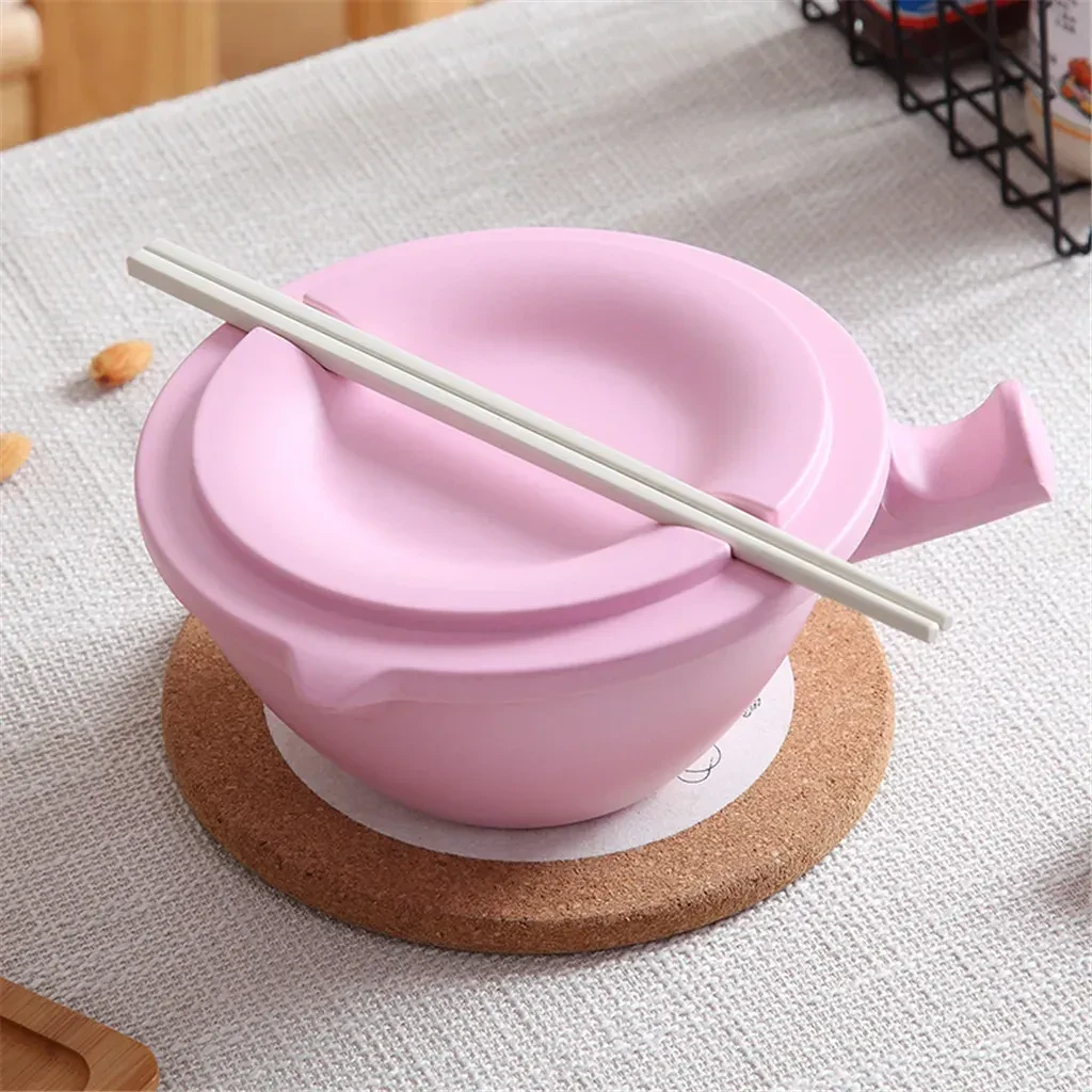 instant noodle bowl with lid