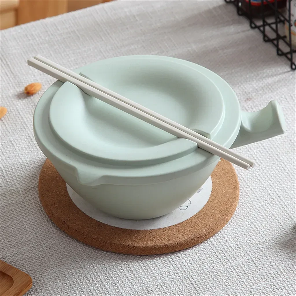 instant noodle bowl with lid