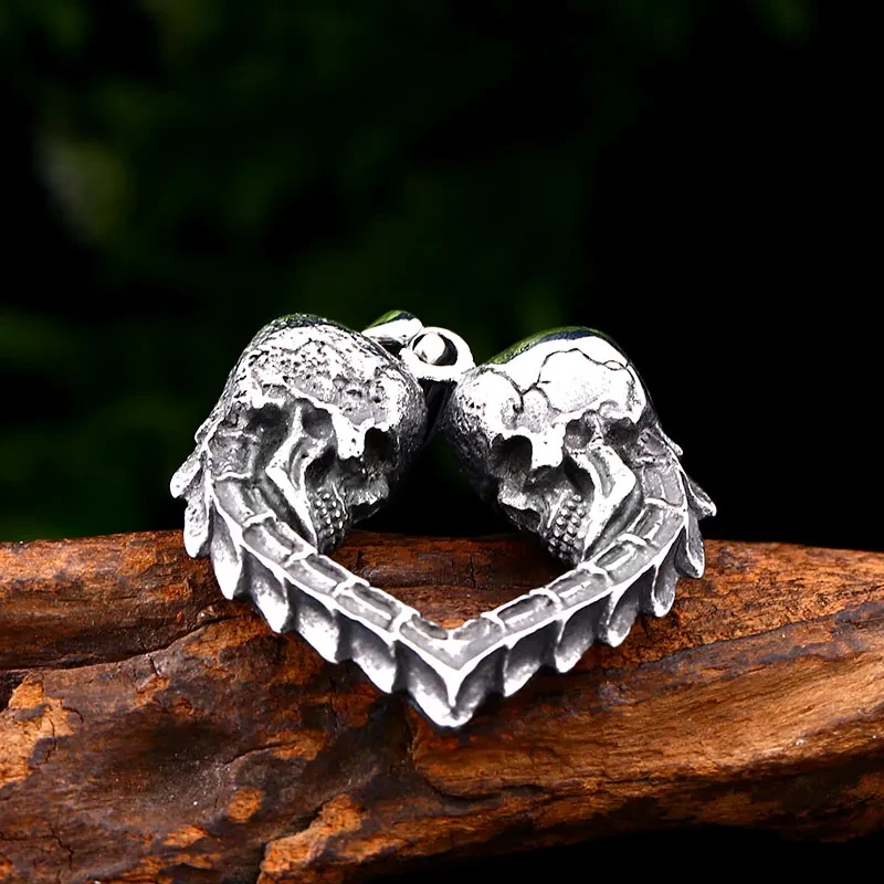Double skeletons competition Pendant