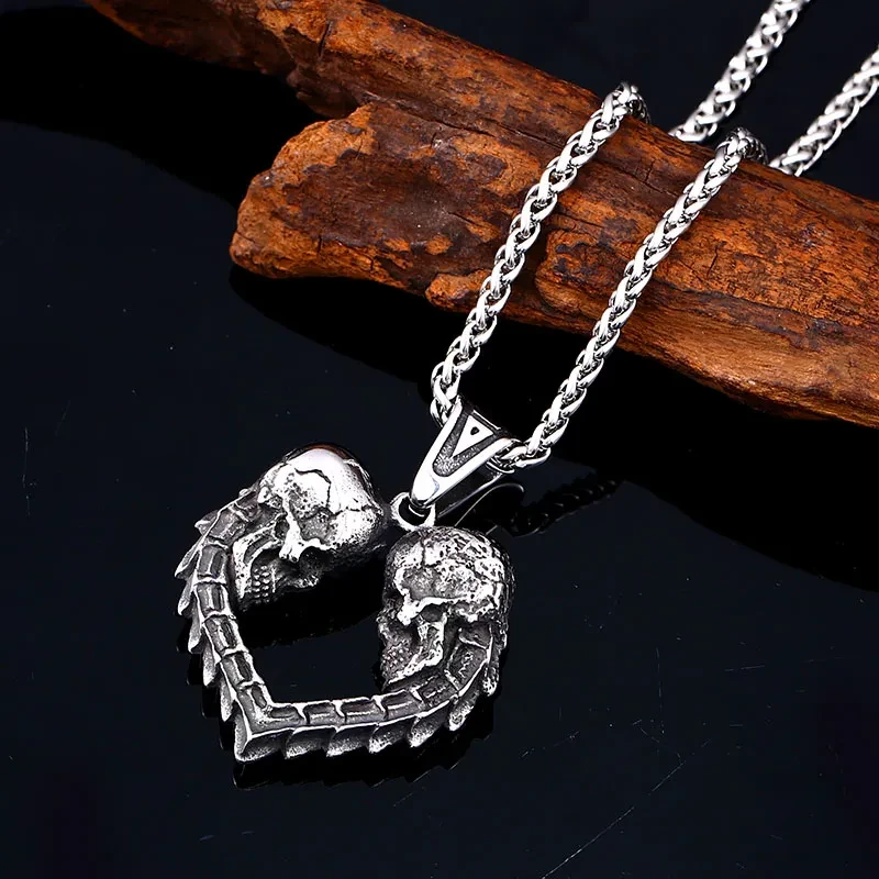 Double skeletons competition Pendant