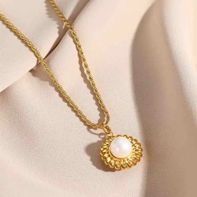Natural Freshwater Pearl Pendant Necklace