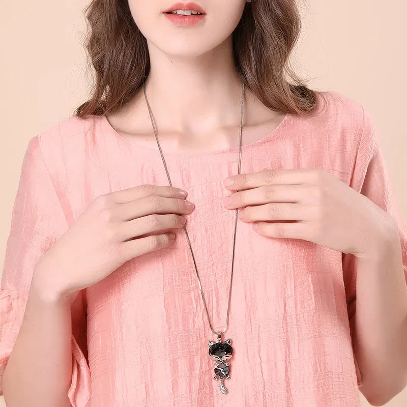 Simple fashion kitty crystal pendant