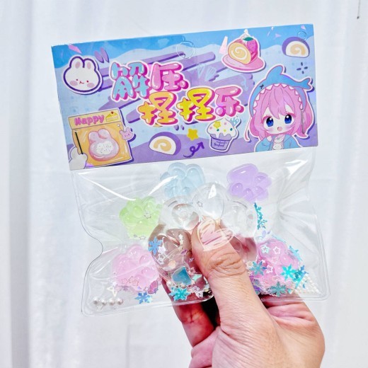 C Luminous 5 10 1 Cat's Paw Squeezing Toy