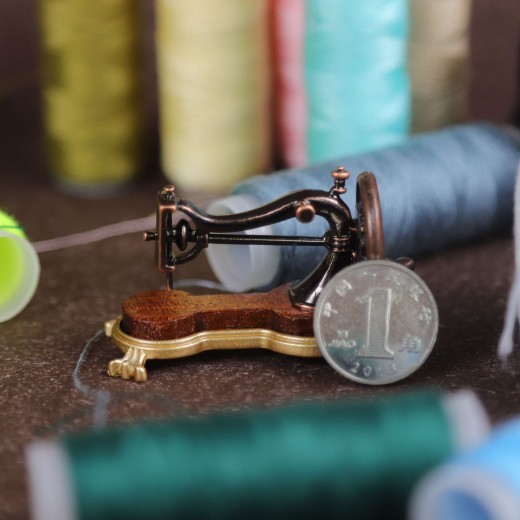Simulation Mini Hand Sewing Machine Miniature Dollhouse Accessories