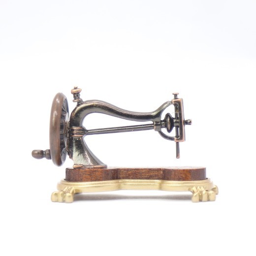 Simulation Mini Hand Sewing Machine Miniature Dollhouse Accessories