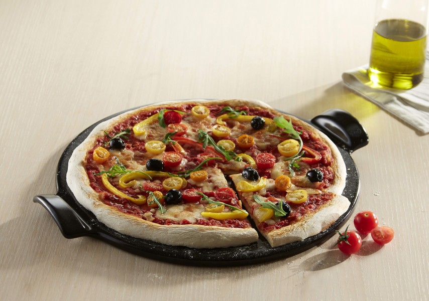 Smooth Pizza Stone - Charcoal - Emile Henry