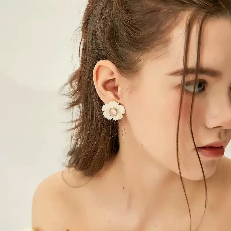 New Women's Temperament Wild Simple Earrings