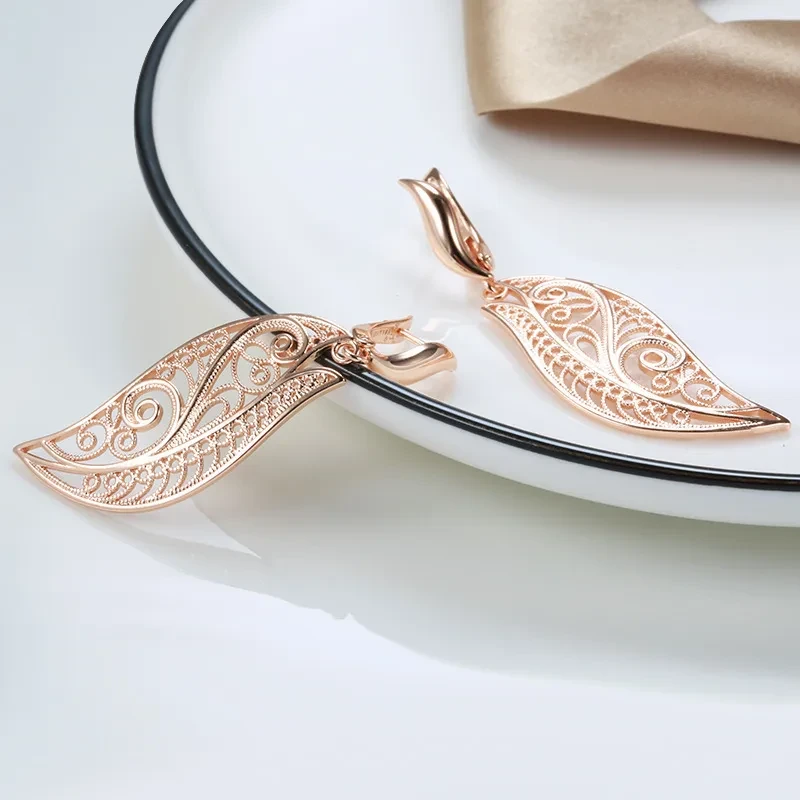 Women's Elegance Retro Hollow Earrings