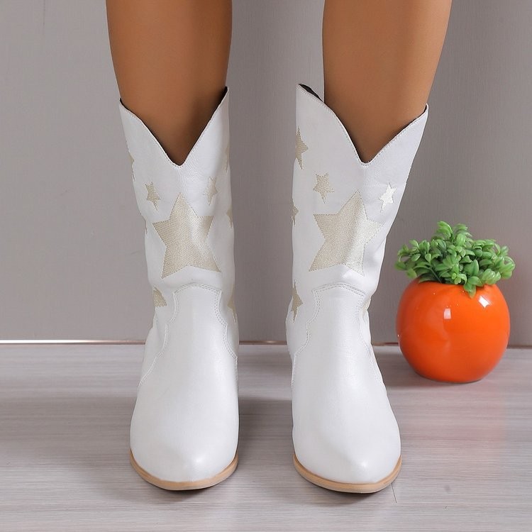 Embroidered Winter Knight Boots: Western Elegance