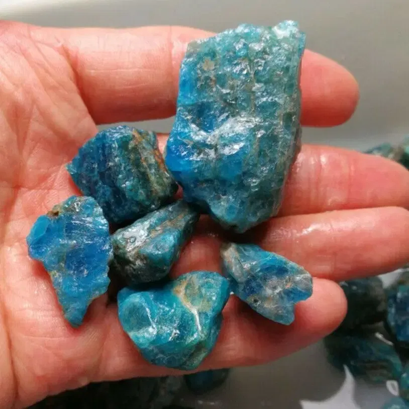 Size: 50-60mm - 150g Natural Blue Apatite Crystal Stone Gravel Rough Healing Mineral Specimen Collection Room Decor