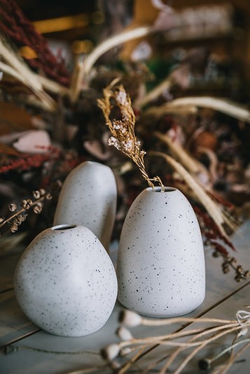 Harmie pebble vase