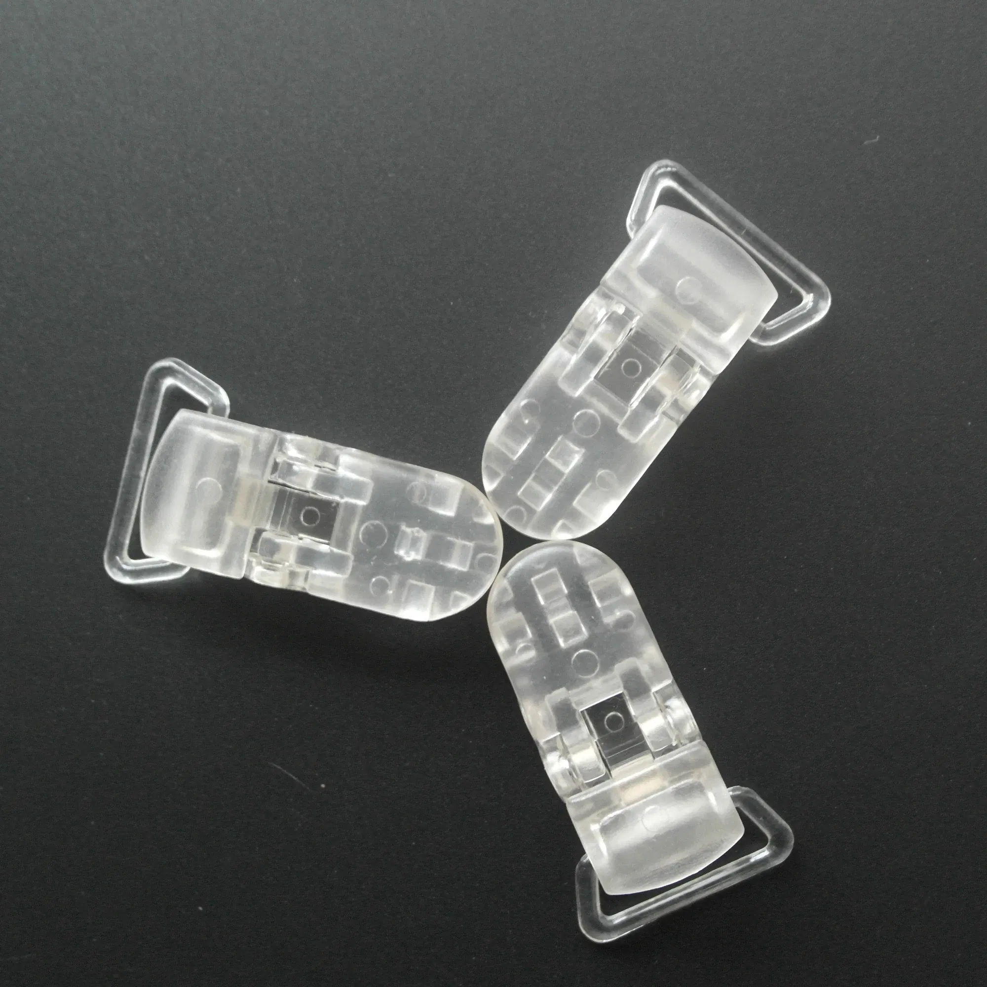 Color: Orange - Sutoyuen 40pcs Hot D Shape Kam Plastic Pacifier Clips Plastic Baby Soother Dummy Suspender Chain Holder Clips for 20mm Ribbon