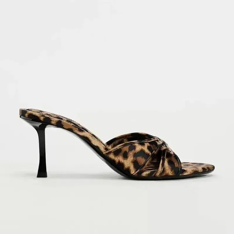 Color: Chocolate, Shoe Size: 40 - Slippers for women wearing exquisite summer haute couture with fine straps, French style black cat heel clip toe beach sandals