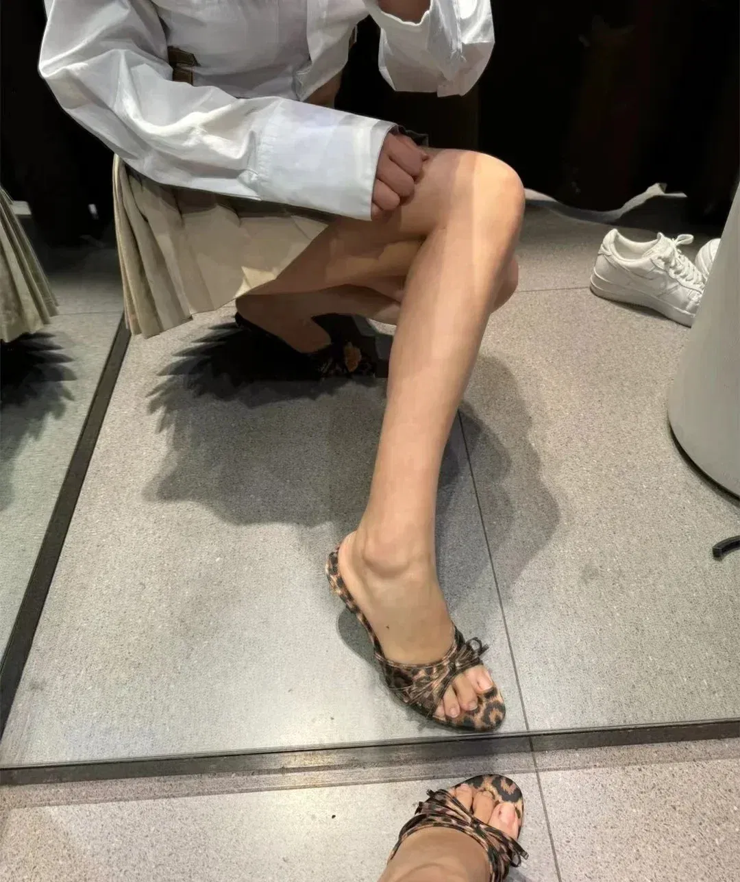 Color: Chocolate, Shoe Size: 40 - Slippers for women wearing exquisite summer haute couture with fine straps, French style black cat heel clip toe beach sandals