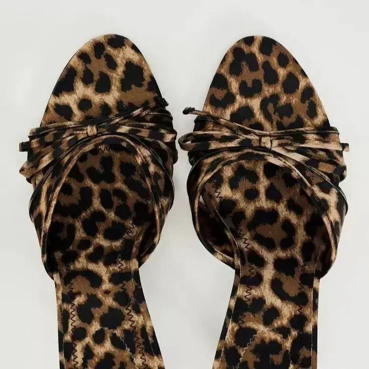 Color: Chocolate, Shoe Size: 40 - Slippers for women wearing exquisite summer haute couture with fine straps, French style black cat heel clip toe beach sandals