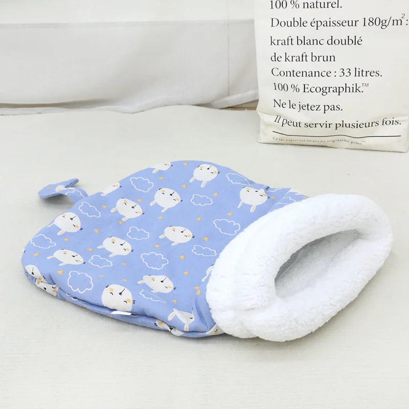 Color: apple green - Autumn and Winter Warm Pet Sleeping Bag, Lamb Fleece Warm Cat Nest, Drill Hole, Bedding, Semi Closed Dog Nest, Suitable for Dogs