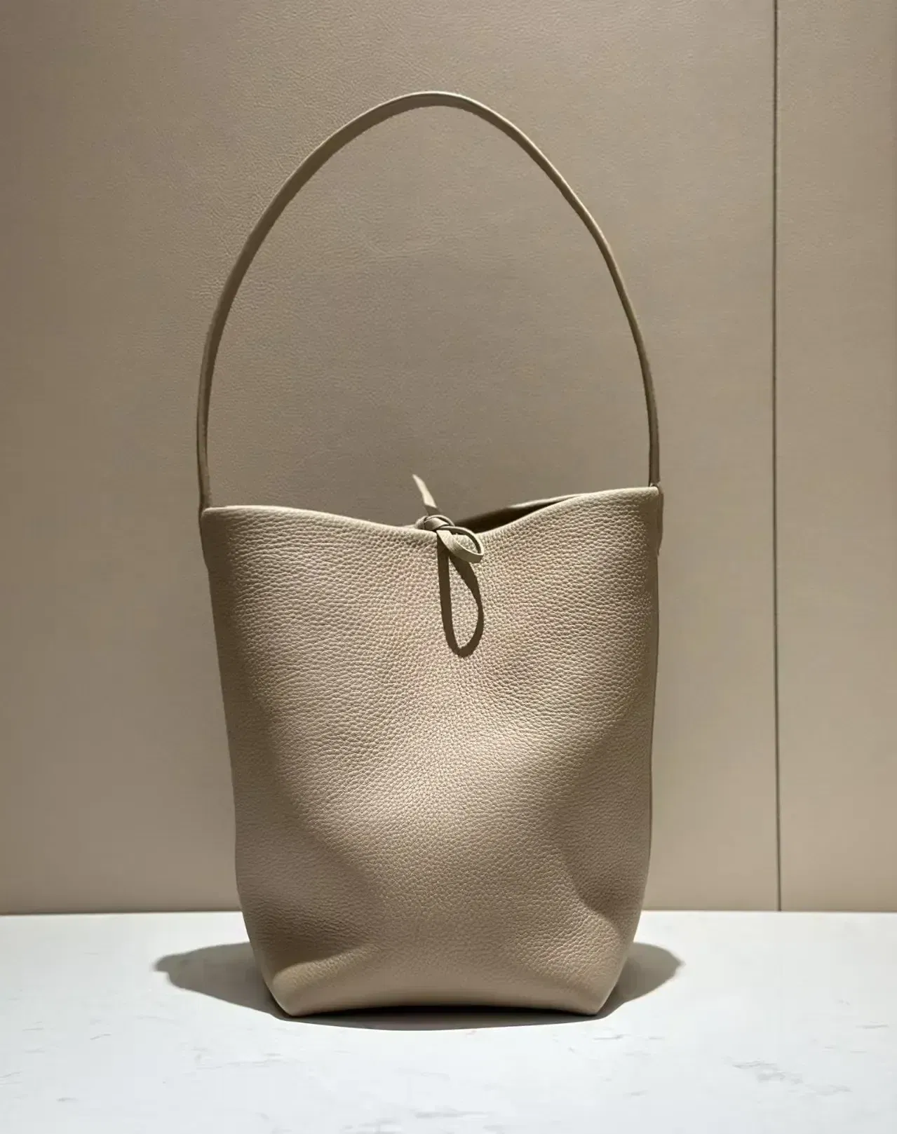 Color: Beige, Size: Extra Large - High Quality Classic Water Bucket Bag Lychee Patterned Top Layer Cowhide Shoulder Bag Women's Commuting Bag Large capacity