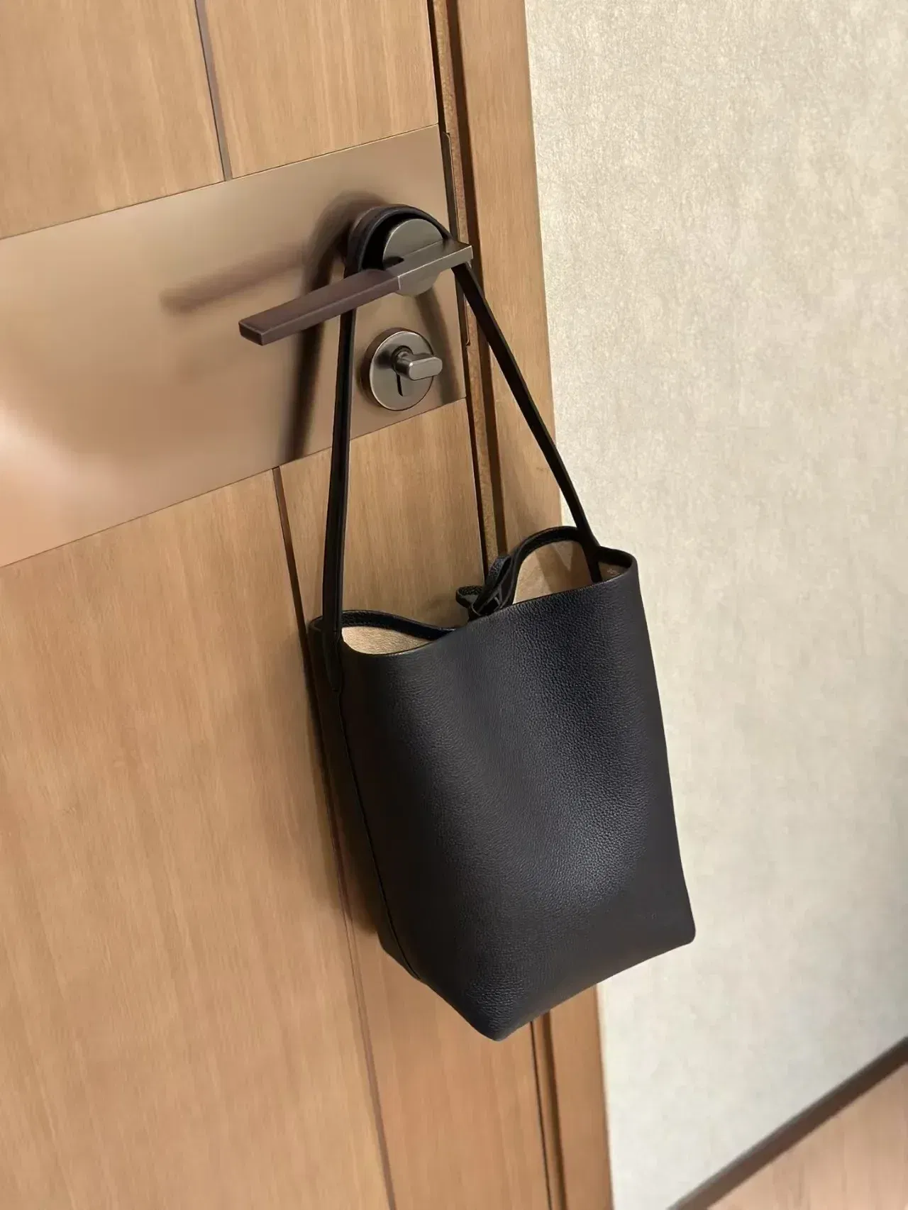 Color: Red, Size: Extra Large - High Quality Classic Water Bucket Bag Lychee Patterned Top Layer Cowhide Shoulder Bag Women's Commuting Bag Large capacity