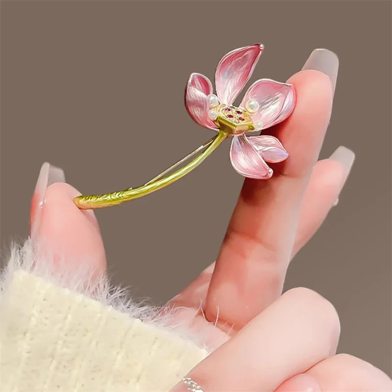 Elegant Lotus Flower Badges Fashion Exquisite Lotus Flower Brooch For Women Girls Creative Temperament Pins Clothing Accessories