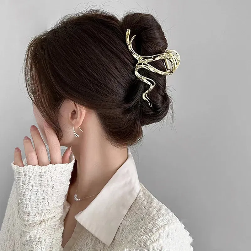 Color: green - Korean Style Fashion Cool Metal Hair Claws Temperament Personality Shark Clips For Women Simple Headwear Hair Accessories