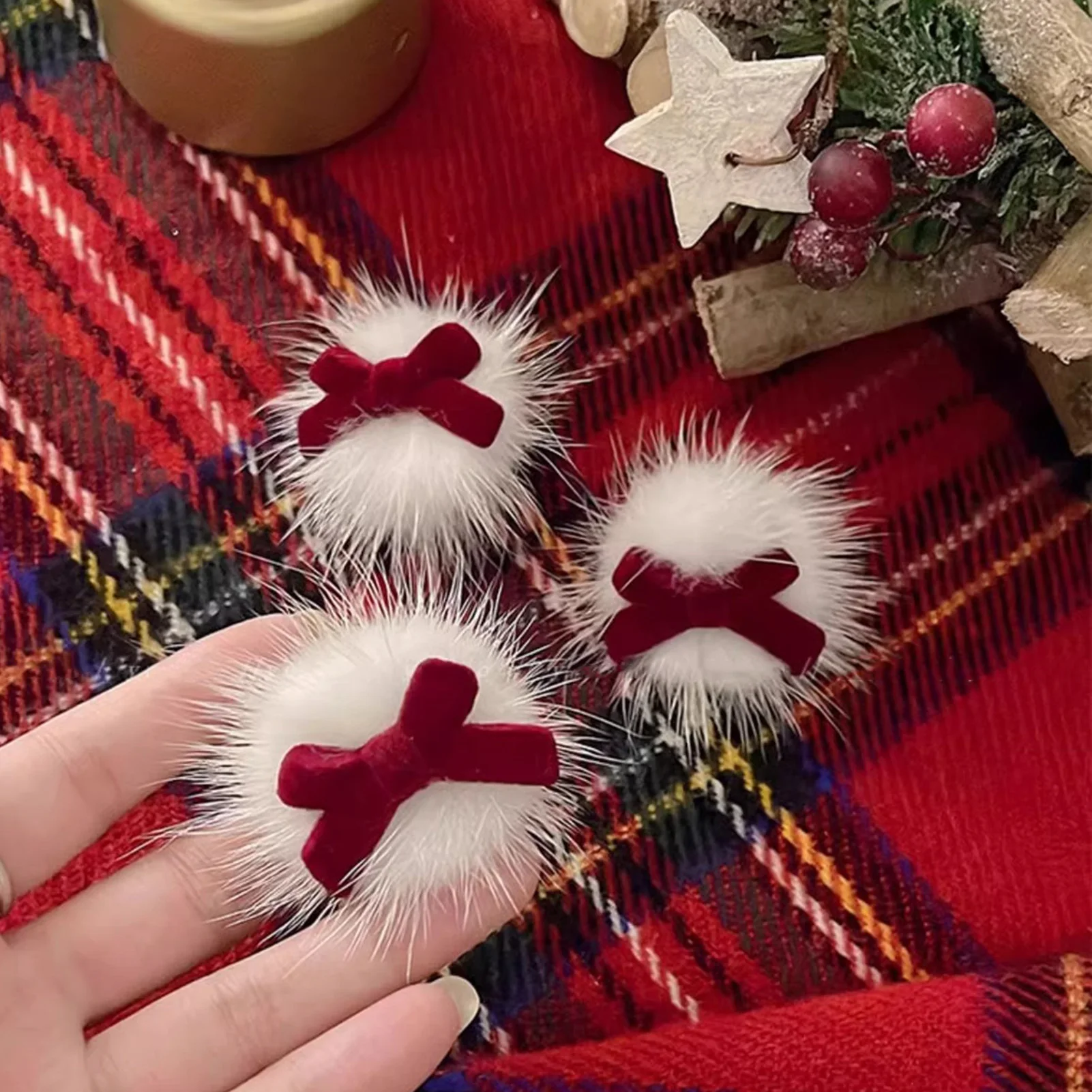 Red Velvet Bowknot Hair Clips - 2Pcs White Plush Barrettes for Women, Christmas New Year Hairpins, Hair Styling Accessories