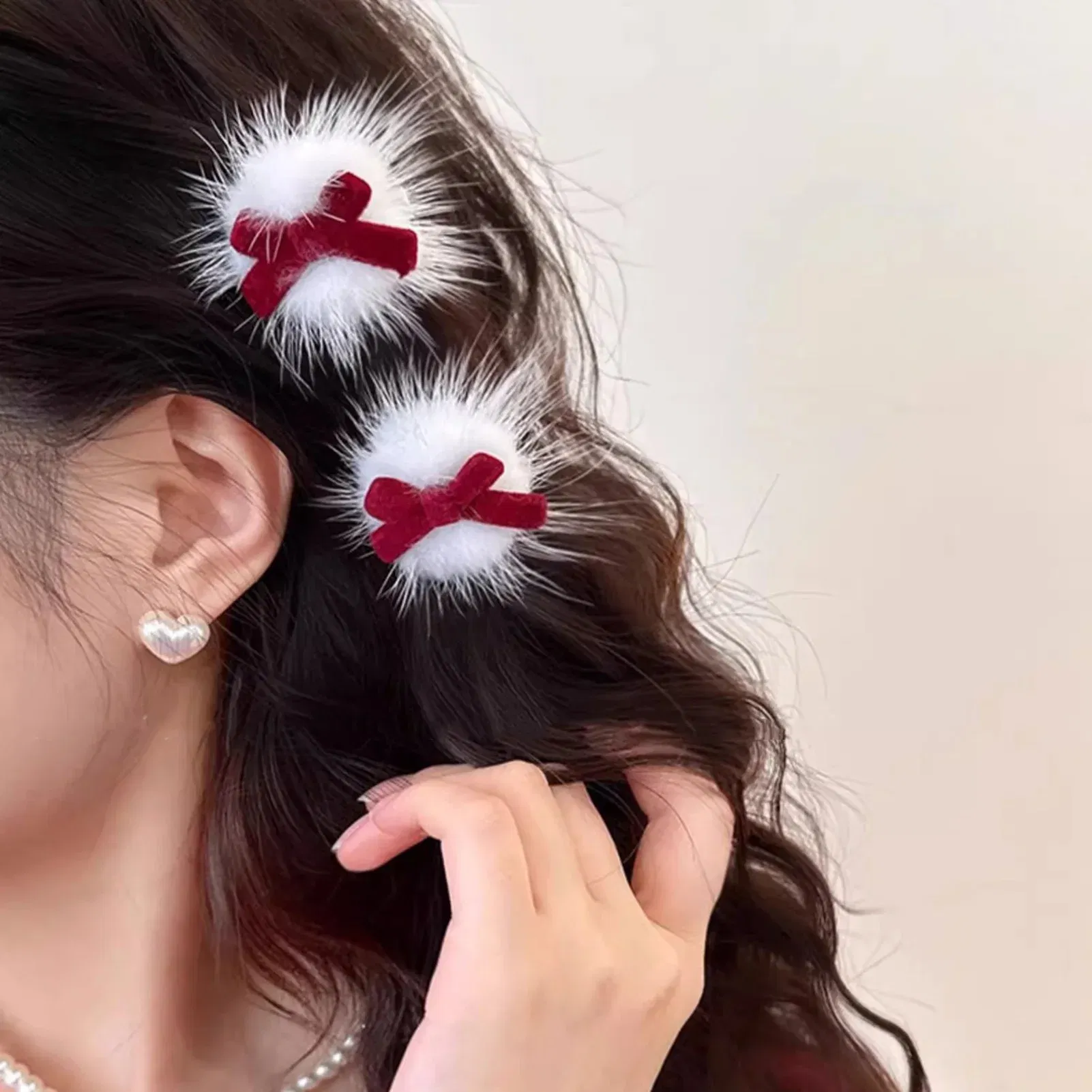 Red Velvet Bowknot Hair Clips - 2Pcs White Plush Barrettes for Women, Christmas New Year Hairpins, Hair Styling Accessories