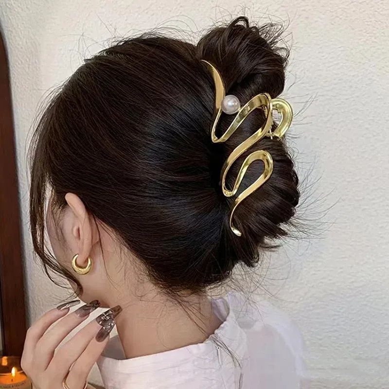 Color: Dark Grey - Korean Style Fashion Cool Metal Hair Claws Temperament Personality Shark Clips For Women Simple Headwear Hair Accessories